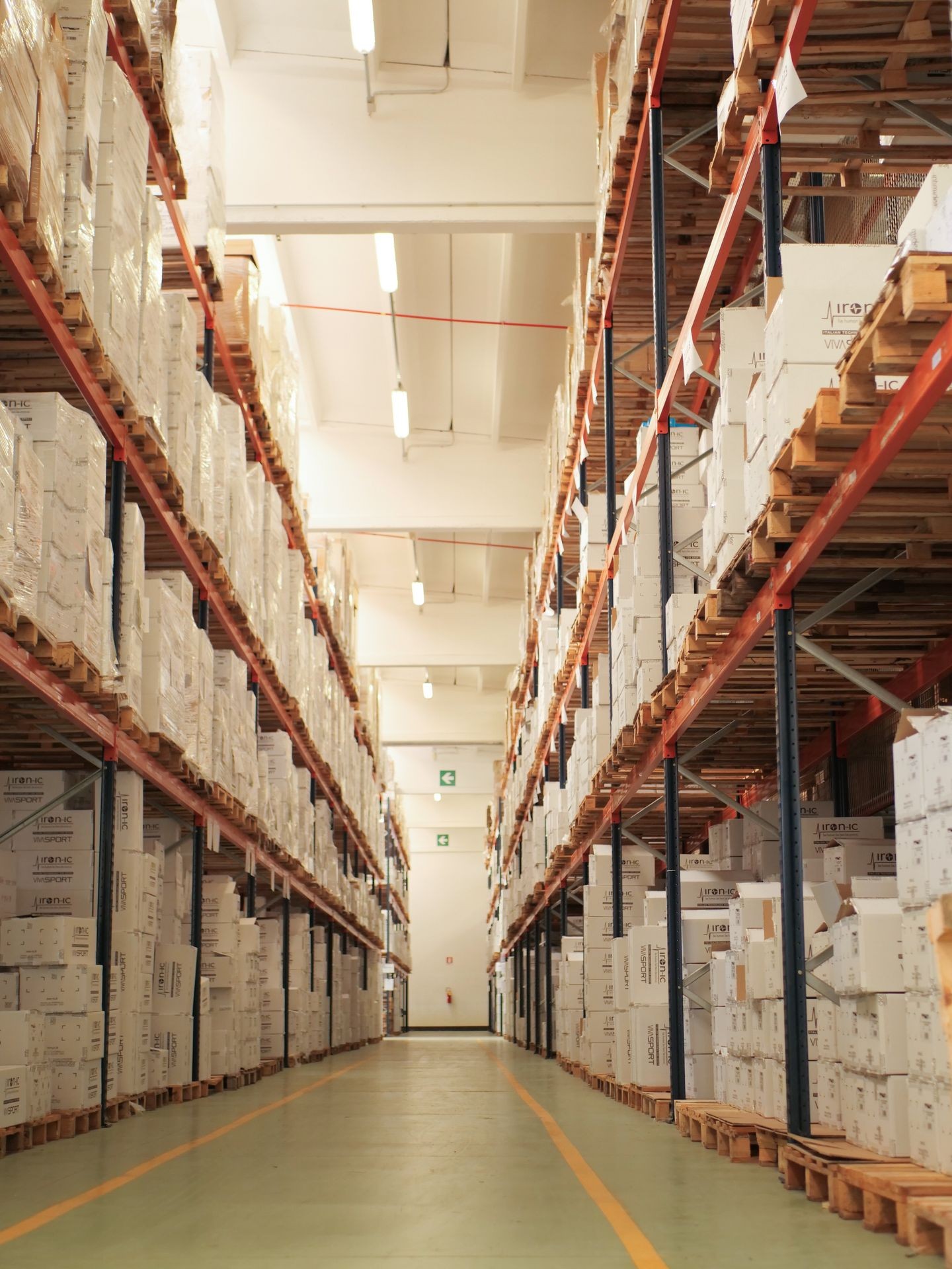 9 k m2 WAREHOUSE & LOGISTIC IN ITALY
