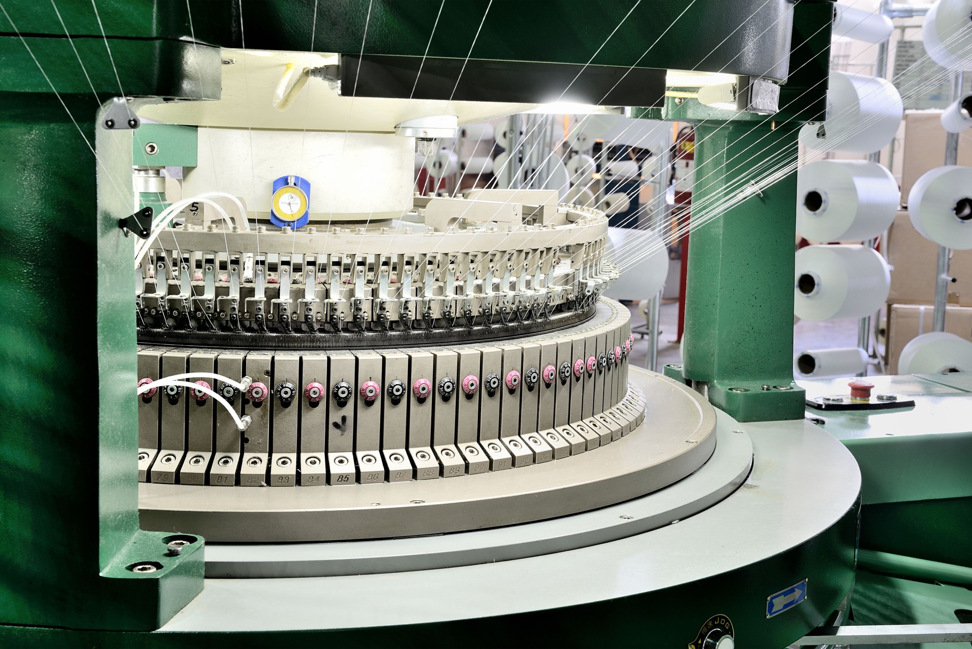 Circular knitting machine